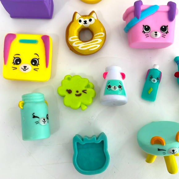 Collection of Small Toys LOT Doll & Dollhouse Accessories - Picture 3 of 7